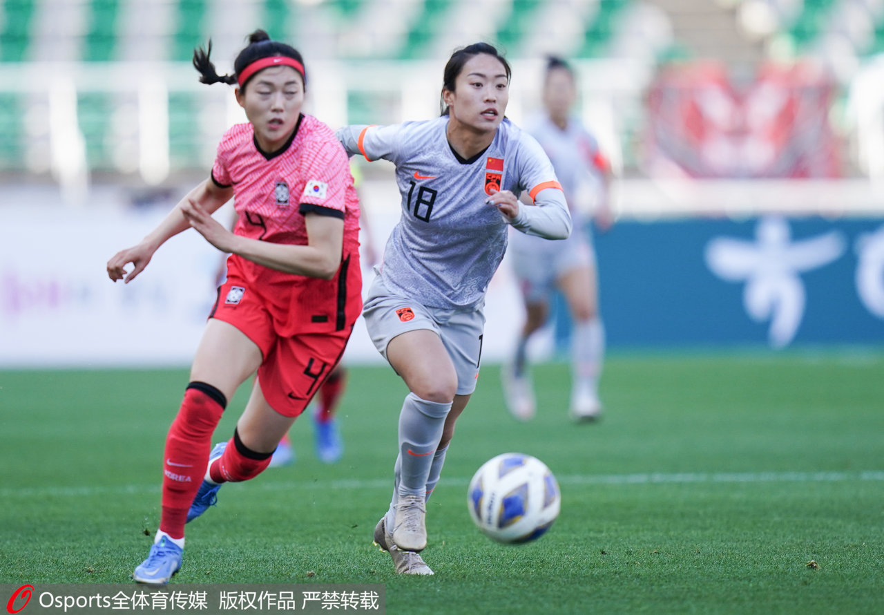 体坛联播｜韩国媒体挑刺中国女足球迷，CBA争议判罚竟没错